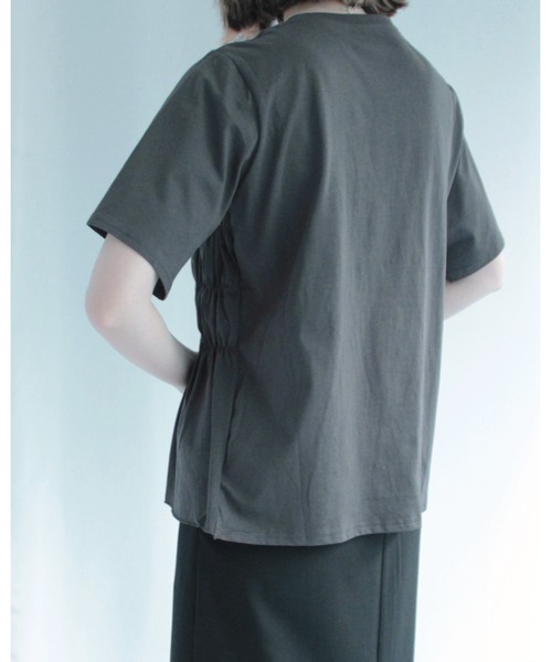 amini(アミニ)の「フロントシャーリングカットソー(Tシャツ/カットソー・レディース・アイボリー/チャコールグレー/ブラック・MEDIUM)」の12枚目の写真