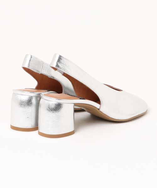 inter-chaussures（インターショシュール）の「【ANGEL ALARCON】メタリックレザーヒールバックバンド(D61307)（パンプス・レディース・シルバー・35/36/37/38/39）」の2枚目の写真