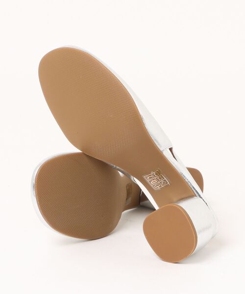 inter-chaussures（インターショシュール）の「【ANGEL ALARCON】メタリックレザーヒールバックバンド(D61307)（パンプス・レディース・シルバー・35/36/37/38/39）」の3枚目の写真