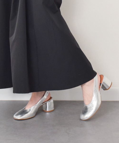 inter-chaussures(インターショシュール)の「【ANGEL ALARCON】メタリックレザーヒールバックバンド(D61307)(パンプス・レディース・シルバー・35/36/37/38/39)」の1枚目の写真