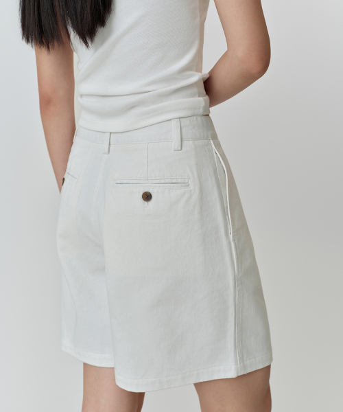 MUSINSA STANDARD WOMAN（ムシンサスタンダードウーマン）の「ウィメンズリバースツーピンタックワイドチノショーツ[ホワイト]（その他パンツ・レディース・その他・25/26/27/28/29/30/24）」の7枚目の写真