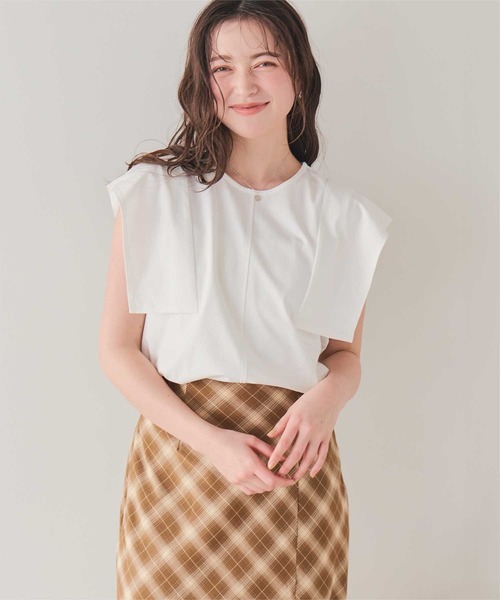 titivate(ティティベイト)の「【サステナブル】スクエアスリーブカットソートップス(Tシャツ/カットソー・レディース・オフホワイト/ブラウン/ライトグリーン/グレイッシュベージュ/ブラック・S/M)」の2枚目の写真