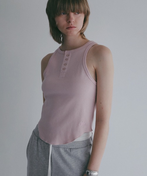 MANOF（マノフ）の「FAITH×MANOF THERMAL HENLY TANK（タンクトップ・レディース・オートミール/ピンク/チャコールグレー・F）」の13枚目の写真