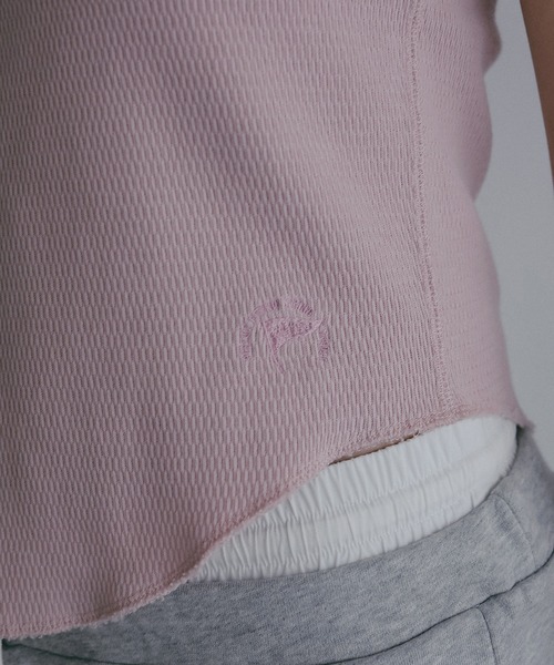 MANOF（マノフ）の「FAITH×MANOF THERMAL HENLY TANK（タンクトップ・レディース・オートミール/ピンク/チャコールグレー・F）」の17枚目の写真