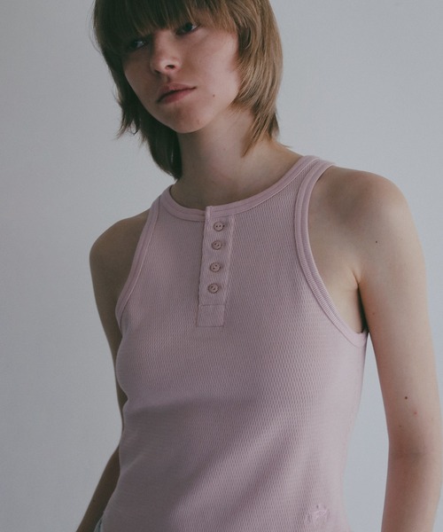 MANOF（マノフ）の「FAITH×MANOF THERMAL HENLY TANK（タンクトップ・レディース・オートミール/ピンク/チャコールグレー・F）」の16枚目の写真