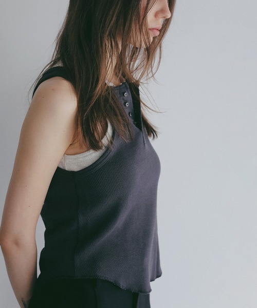 MANOF（マノフ）の「FAITH×MANOF THERMAL HENLY TANK（タンクトップ・レディース・オートミール/ピンク/チャコールグレー・F）」の8枚目の写真