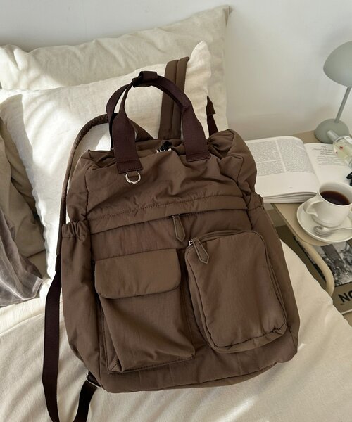 DISCOAT(ディスコート)の「ユーティリティーパフィーバックパック(バックパック/リュック・レディース・チャコールグレー/ブラック/ブラウン・FREE)」の1枚目の写真