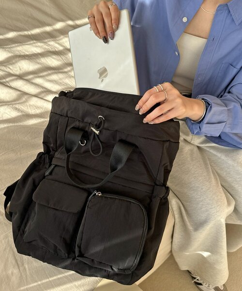 DISCOAT(ディスコート)の「ユーティリティーパフィーバックパック(バックパック/リュック・レディース・チャコールグレー/ブラック/ブラウン・FREE)」の4枚目の写真