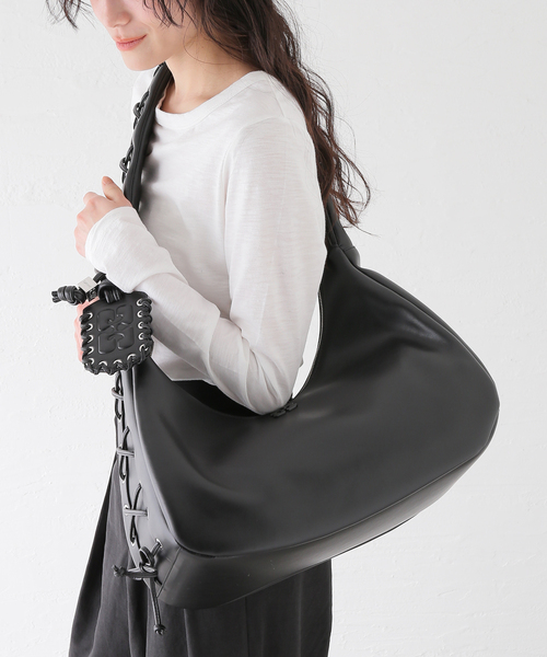 GANNI(ガニー)の「GANNI / ガニー Hobo Medium Laces(ハンドバッグ・レディース・ブラック・FREE)」の2枚目の写真