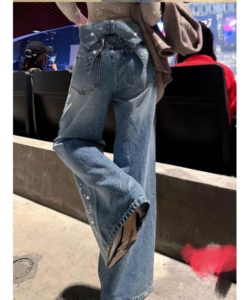 FAVORITO(ファヴォリート)の「取り外し可能リボンタイラインストーンデニムワイドパンツ(デニムパンツ・レディース・ブルー・XL/L/M)」の1枚目の写真