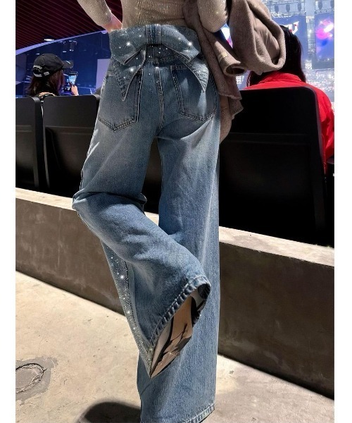 FAVORITO(ファヴォリート)の「取り外し可能リボンタイラインストーンデニムワイドパンツ(デニムパンツ・レディース・ブルー・XL/L/M)」の4枚目の写真