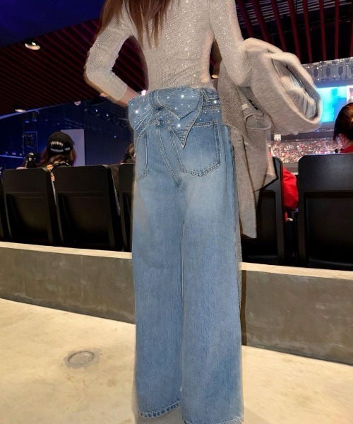 FAVORITO(ファヴォリート)の「取り外し可能リボンタイラインストーンデニムワイドパンツ(デニムパンツ・レディース・ブルー・XL/L/M)」の5枚目の写真