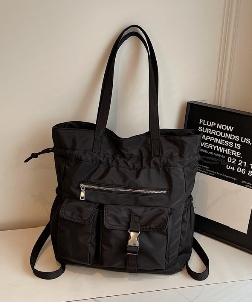yuue' ( wear )(ユーイ)の「大容量2WAYドローストリングナイロンショルダーバッグ/リュック/ナップサック/ユニセックス(バックパック/リュック・レディース・ブラック・FREE)」の7枚目の写真