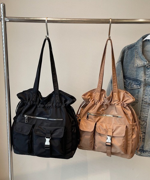 yuue' ( wear )(ユーイ)の「大容量2WAYドローストリングナイロンショルダーバッグ/リュック/ナップサック/ユニセックス(バックパック/リュック・レディース・ブラック・FREE)」の10枚目の写真