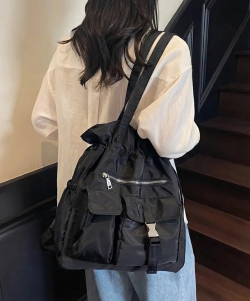 yuue' ( wear )(ユーイ)の「大容量2WAYドローストリングナイロンショルダーバッグ/リュック/ナップサック/ユニセックス(バックパック/リュック・レディース・ブラック・FREE)」の20枚目の写真