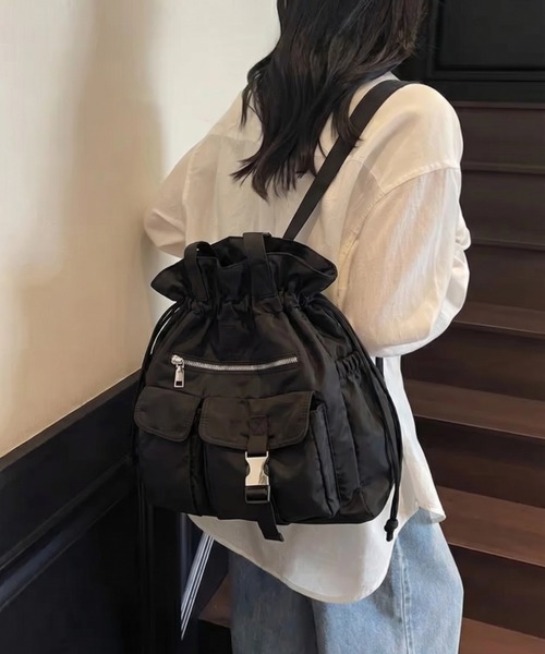 yuue' ( wear )(ユーイ)の「大容量2WAYドローストリングナイロンショルダーバッグ/リュック/ナップサック/ユニセックス(バックパック/リュック・レディース・ブラック・FREE)」の21枚目の写真