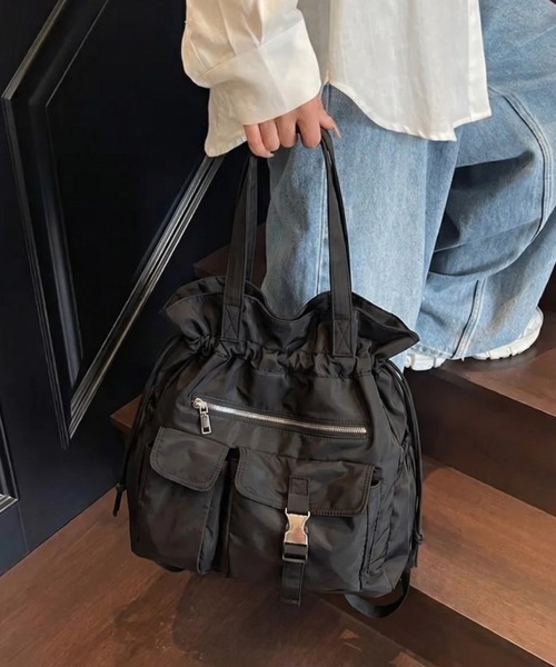 yuue' ( wear )(ユーイ)の「大容量2WAYドローストリングナイロンショルダーバッグ/リュック/ナップサック/ユニセックス(バックパック/リュック・レディース・ブラック・FREE)」の17枚目の写真