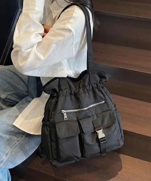 yuue' ( wear )(ユーイ)の「大容量2WAYドローストリングナイロンショルダーバッグ/リュック/ナップサック/ユニセックス(バックパック/リュック・レディース・ブラック・FREE)」の18枚目の写真