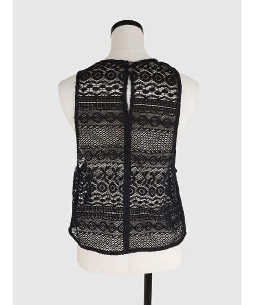 FIKA.(フィーカ)の「Sleeveless crochet knit top(シャツ/ブラウス・レディース・ブラック/オフホワイト/レッド・MEDIUM)」の6枚目の写真