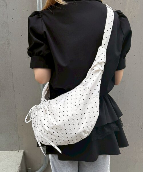 continuer de NICE CLAUP(コンティニューデナイスクラップ)の「【WEB限定】ドットショルダーバッグ(ショルダーバッグ・レディース・ネイビー/ホワイト・FREE)」の10枚目の写真