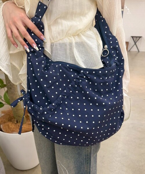 continuer de NICE CLAUP(コンティニューデナイスクラップ)の「【WEB限定】ドットショルダーバッグ(ショルダーバッグ・レディース・ネイビー/ホワイト・FREE)」の16枚目の写真