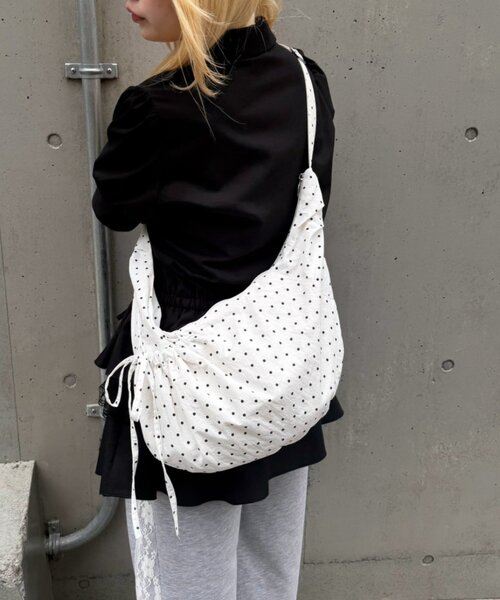 continuer de NICE CLAUP(コンティニューデナイスクラップ)の「【WEB限定】ドットショルダーバッグ(ショルダーバッグ・レディース・ネイビー/ホワイト・FREE)」の20枚目の写真