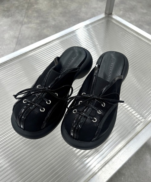 Never mind the XU / Chikashitsu+(ネバーマインド ザ エックスユー / チカシツプラス)の「【Nerd out XU】ribbon round pumps / 【ナードアウトエックスユー】リボンラウンドパンプス<着用動画あり>(パンプス・レディース・ブラック・38/37)」の1枚目の写真
