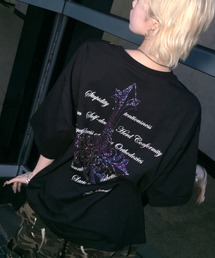 A'GEM9（エージェムナイン）の「A'GEM 9 × .kom 『A'GEM 9 エージェムナイン』 ラインストーンクロスTシャツ（Tシャツ/カットソー）」