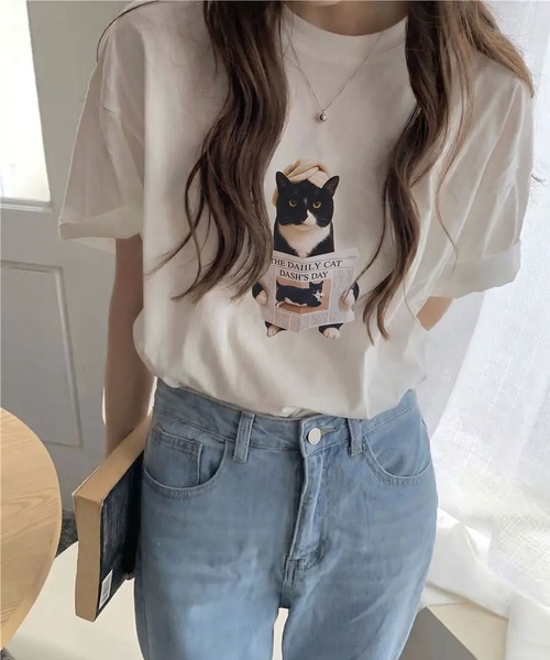 SpRay(スプレイ)の「CAT転写Tシャツ(Tシャツ/カットソー・レディース・チャコールグレー/オフホワイト/ブラウン/オートミール・FREE)」の2枚目の写真