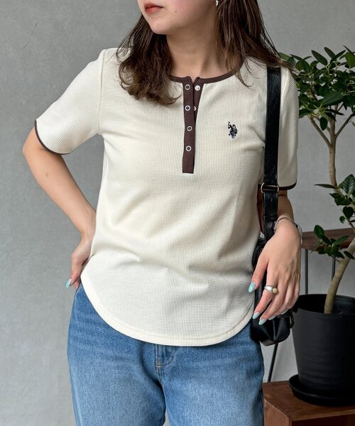U.S. POLO ASSN.(ユーエスポロアッスン)の「【U.S. POLO ASSN.】ワッフルヘンリーT(Tシャツ/カットソー・レディース・ネイビー/グレー/ブラック/アイボリー/ブラウン/ホワイト・FREE)」の2枚目の写真