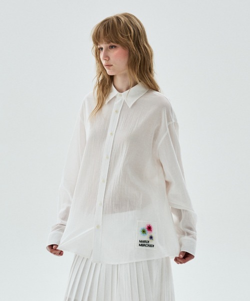 Mardi Mercredi(マルディメクルディ)の「SHEER COTTON SHIRT FLOWER PATCH / シアー コットン シャツ フラワー パッチ(シャツ/ブラウス・レディース・ホワイト・FREE)」の1枚目の写真