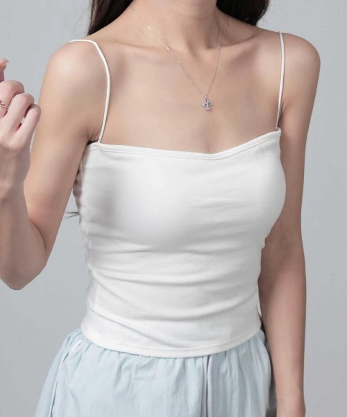 nonomi(ノノミ)の「【カップ付き】ストレートネック華奢ストラップキャミソール / ベアトップ風ブラトップ / インナー(チューブトップ・レディース・ホワイト/グレー/ブラック/ワインレッド/ピンク/ブラウン・FREE)」の2枚目の写真