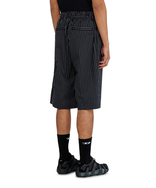 DIESEL(ディーゼル)の「メンズ ショートパンツ P-THEO-SHORT-NJCA(その他パンツ・メンズ・ブラック系その他・MEDIUM/SMALL/LARGE)」の5枚目の写真