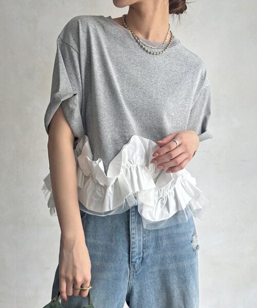 DouDou(ドゥドゥ)の「【WEB限定】裾フリルTEE(Tシャツ/カットソー・レディース・グレー/ブラック/オフホワイト・FREE)」の3枚目の写真