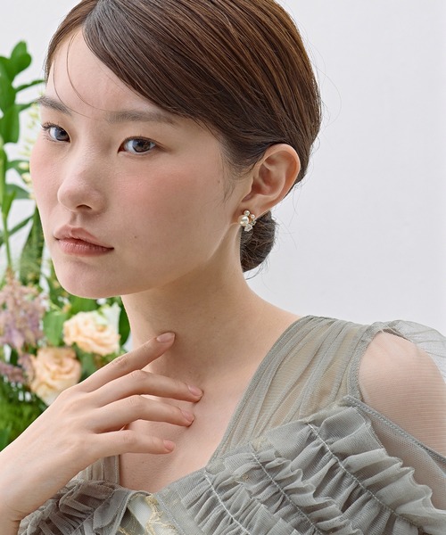 Kana(カナ)の「パールワンポイントビジューグラデーションイヤリング パーティー 結婚式 お呼ばれ オケージョン(イヤリング・レディース・シルバー/ゴールド・フリー)」の8枚目の写真
