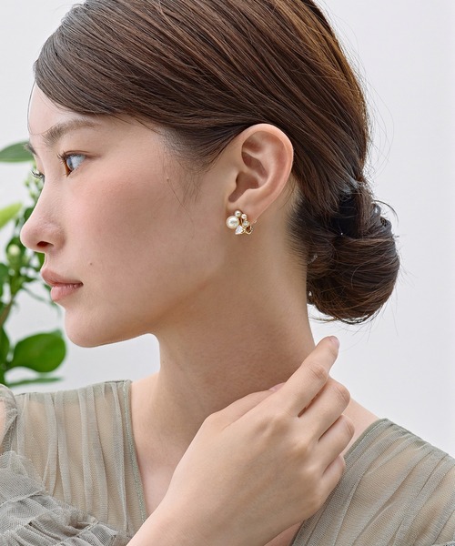 Kana(カナ)の「パールワンポイントビジューグラデーションイヤリング パーティー 結婚式 お呼ばれ オケージョン(イヤリング・レディース・シルバー/ゴールド・フリー)」の6枚目の写真