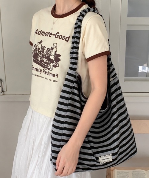 SHEPP(シープ)の「【大容量/A4サイズ対応】シャーリングハンドル スウェットギャザーワンショルダーバッグ(バックパック/リュック・レディース・グレー系その他2/グレー系その他/ブラック/ダークグレー/グレー・F)」の4枚目の写真