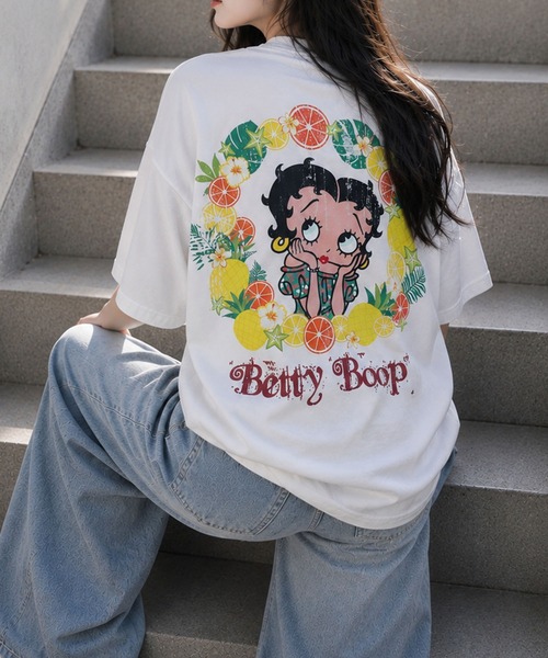 GLAMOROUS JANE（グラマラスジェーン）の「BETTY BOOPフルーツプリントTシャツ（Tシャツ/カットソー・レディース・モスグリーン/ブラック/オフホワイト・FREE）」の2枚目の写真
