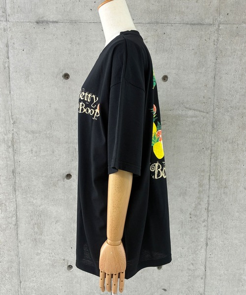 GLAMOROUS JANE（グラマラスジェーン）の「BETTY BOOPフルーツプリントTシャツ（Tシャツ/カットソー・レディース・モスグリーン/ブラック/オフホワイト・FREE）」の16枚目の写真