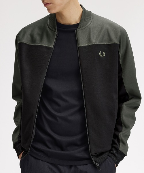 FRED PERRY(フレッドペリー)の「Colour Block Track Jacket/カラーブロックトラックジャケット(ジャージ・メンズ・ダークオリーブ・S/M/L)」の2枚目の写真