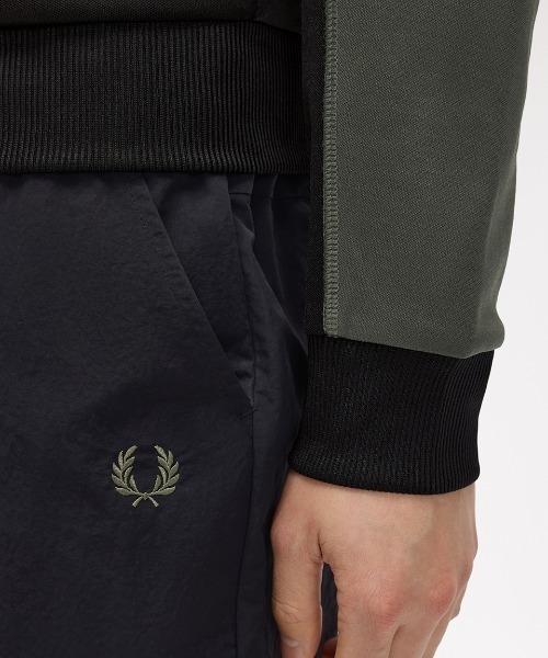 FRED PERRY(フレッドペリー)の「Colour Block Track Jacket/カラーブロックトラックジャケット(ジャージ・メンズ・ダークオリーブ・S/M/L)」の5枚目の写真