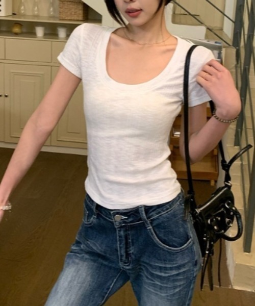 Vipoa（ヴィポア）の「U-neck slim tee（Tシャツ/カットソー・レディース・ホワイト/ブルー/レッド/オレンジ・FREE）」の5枚目の写真