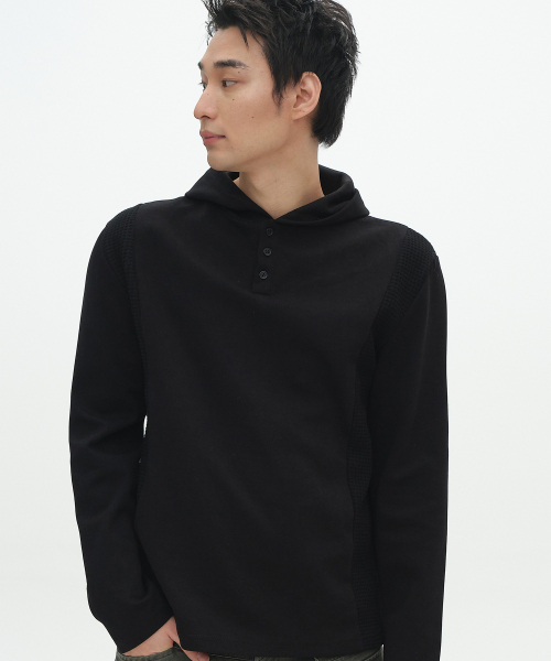 PLACESTUDIOMAN(プレイススタジオメンズ)の「サイドインシジョンワッフル配色ロングスリーブフード長袖Tシャツ_2COLOR(パーカー・メンズ・ホワイト/ブラック・FREE)」の5枚目の写真