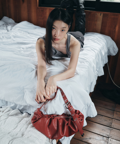 FLAREUP(フレアアップ)の「Draped Leather Bag (FL-745_Red)(ショルダーバッグ・レディース・レッド・OS)」の9枚目の写真