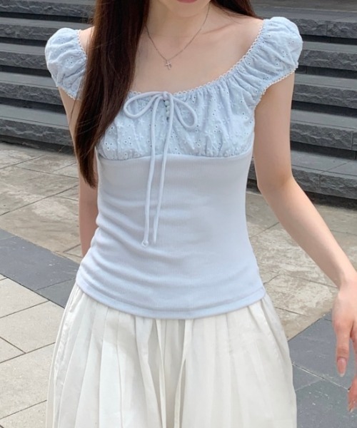 AMAJI(アマジ)の「スクエアネック フリル フロントリボン ジャガード スリム 半袖Tシャツ(Tシャツ/カットソー・レディース・ホワイト/ライトブルー・SMALL/MEDIUM/LARGE/X-LARGE)」の5枚目の写真