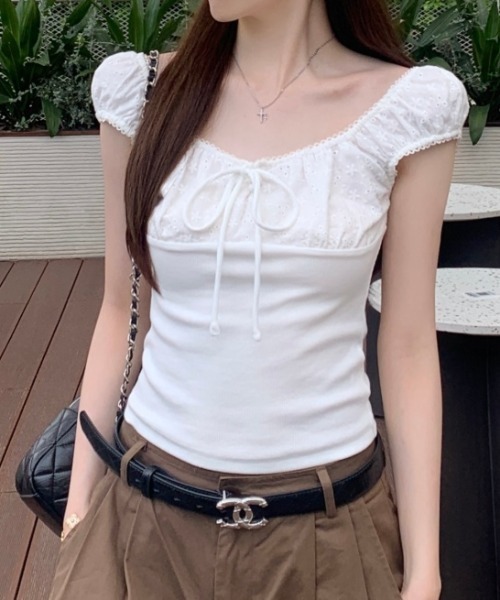 AMAJI(アマジ)の「スクエアネック フリル フロントリボン ジャガード スリム 半袖Tシャツ(Tシャツ/カットソー・レディース・ホワイト/ライトブルー・SMALL/MEDIUM/LARGE/X-LARGE)」の3枚目の写真