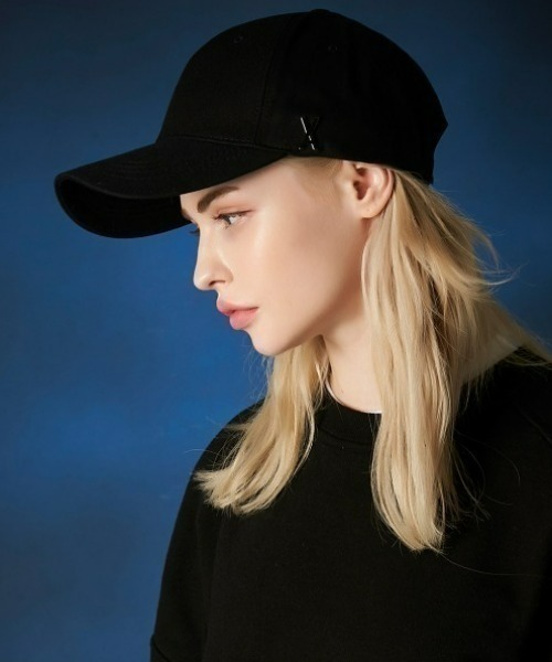 VARZAR(バザール)の「VARZAR(バザール)/Stud logo over fit ball cap/スタッズ ロゴ オーバーフィット ベースボール キャップ(キャップ・レディース・ネイビー/ベージュ/ブラック/ホワイト・FREE)」の17枚目の写真