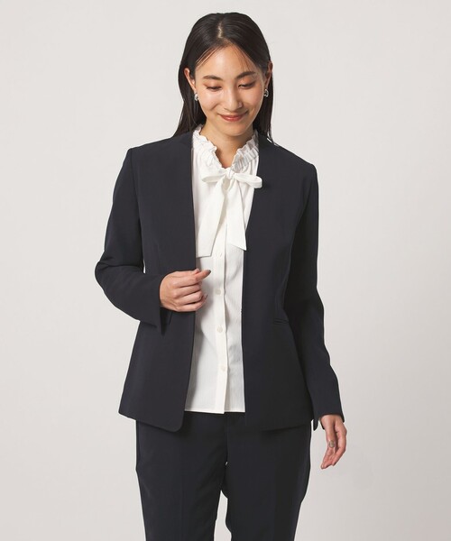 A DAY IN THE LIFE UNITED ARROWS(アデイインザライフユナイテッドアローズ)の「ダブルクロス Vネックジャケット ‐セットアップ対応・ウォッシャブル‐<A DAY IN THE LIFE>(ノーカラージャケット・レディース・ネイビー/ブラック/ダークグレー・38/40/36)」の1枚目の写真