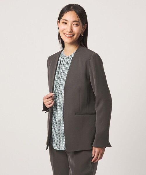 A DAY IN THE LIFE UNITED ARROWS(アデイインザライフユナイテッドアローズ)の「ダブルクロス Vネックジャケット ‐セットアップ対応・ウォッシャブル‐<A DAY IN THE LIFE>(ノーカラージャケット・レディース・ネイビー/ブラック/ダークグレー・38/40/36)」の3枚目の写真