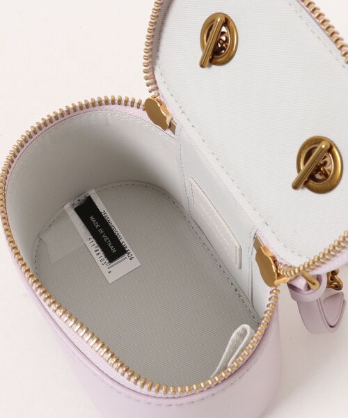 MARC JACOBS(マークジェイコブス)の「【ZOZO限定】BABE MINI VANITY BAG/ベイブ ミニ バニティー バッグ(ショルダーバッグ・レディース・パープル系・ONE SIZE)」の8枚目の写真
